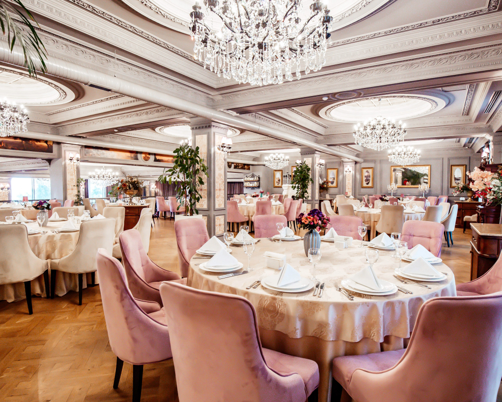 Multi Cuisine Restaurant at Holiday Hill Resort
