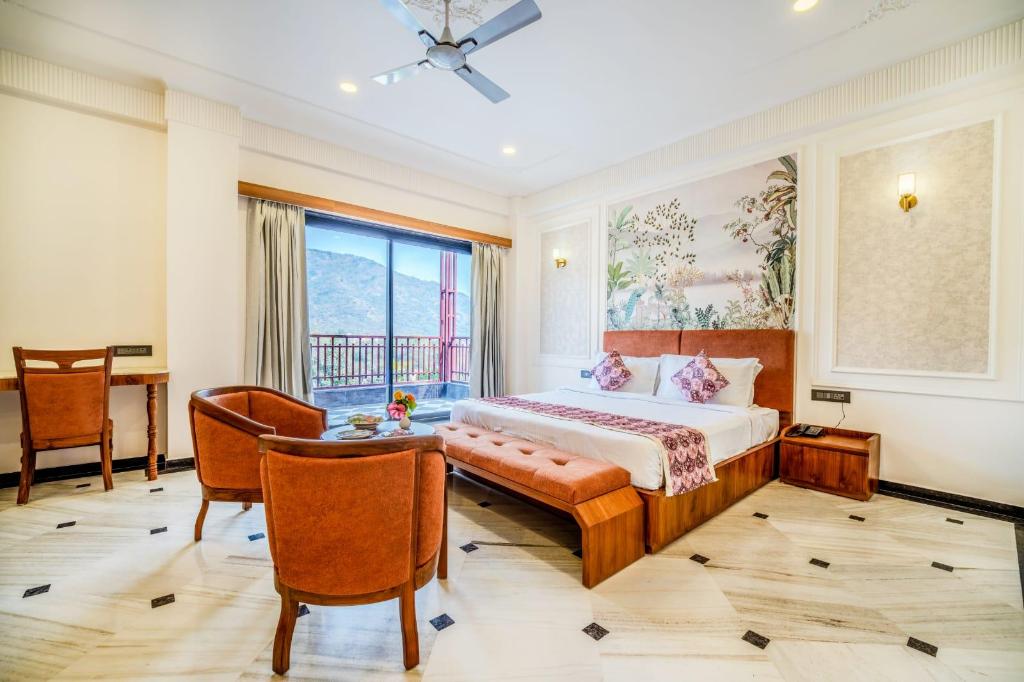 Luxury Rooms and Suites at Holiday Hill Resort